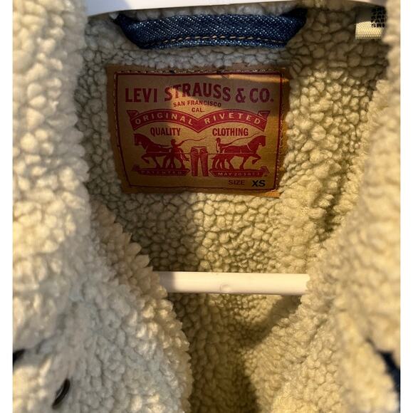 Levi Strauss Sherpa/Faux Fur Lined Denim Jacket, Women's XS, excellent condition - Picture 3 of 5